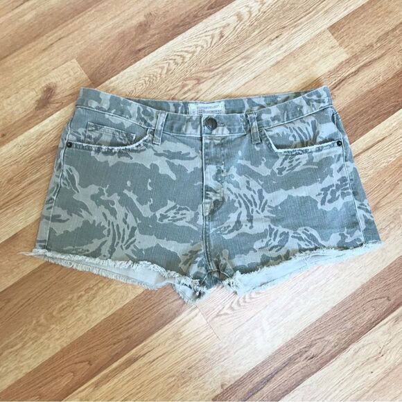 CURRENT/ELLIOTT The Boyfriend Short Cutoffs Broken Camo Print Frayed‎ Sz 28 - Picture 2 of 14